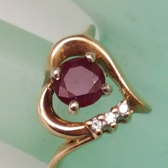 Vintage 14k gold genuine ruby& diamonds ring